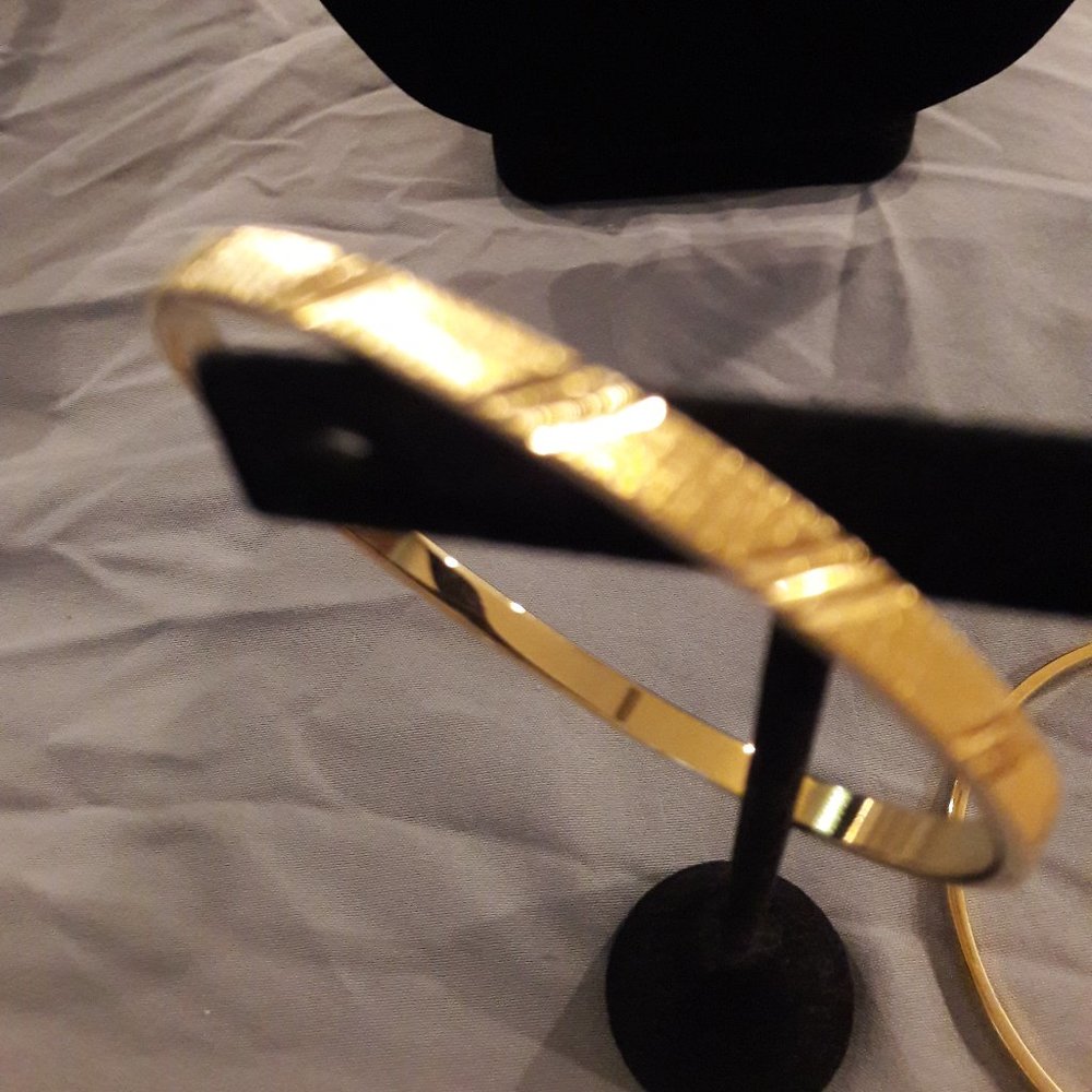 Goldtone Bangle bracelet